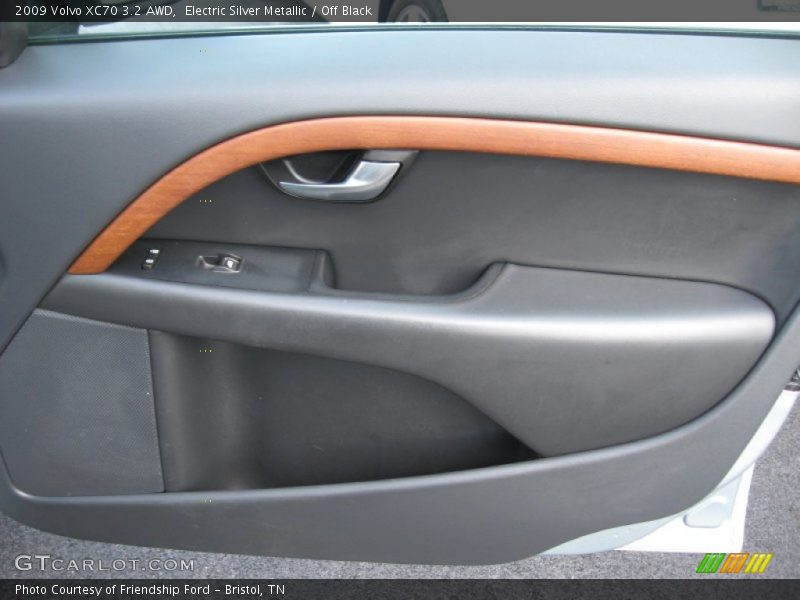 Electric Silver Metallic / Off Black 2009 Volvo XC70 3.2 AWD