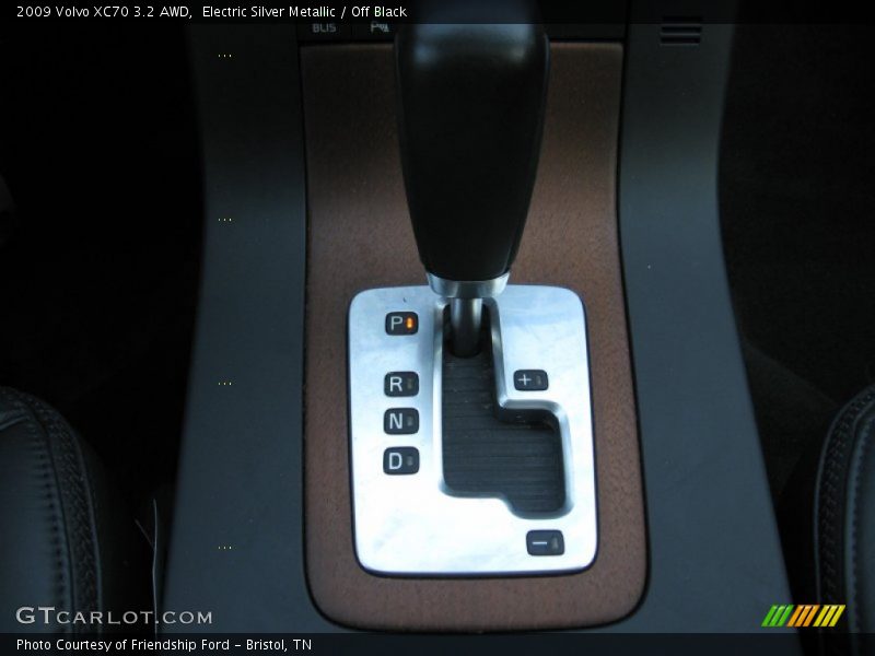 Electric Silver Metallic / Off Black 2009 Volvo XC70 3.2 AWD