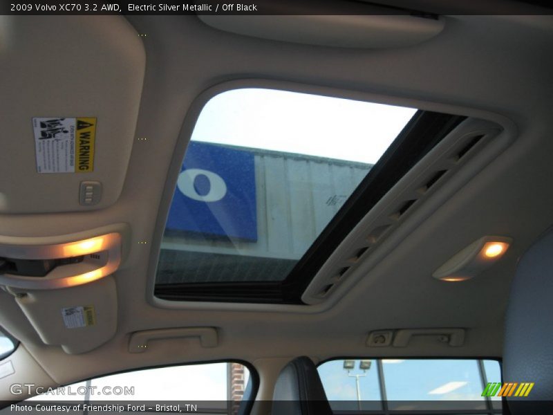 Electric Silver Metallic / Off Black 2009 Volvo XC70 3.2 AWD