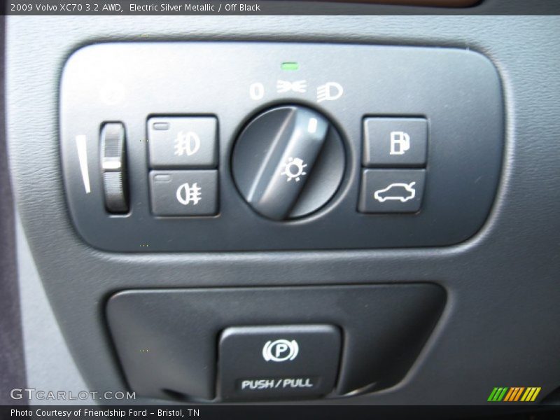 Electric Silver Metallic / Off Black 2009 Volvo XC70 3.2 AWD