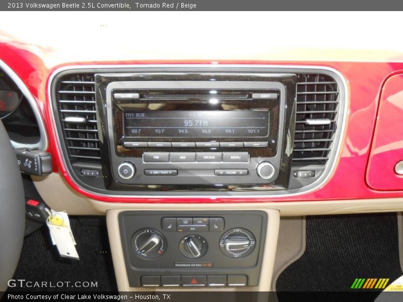 Controls of 2013 Beetle 2.5L Convertible