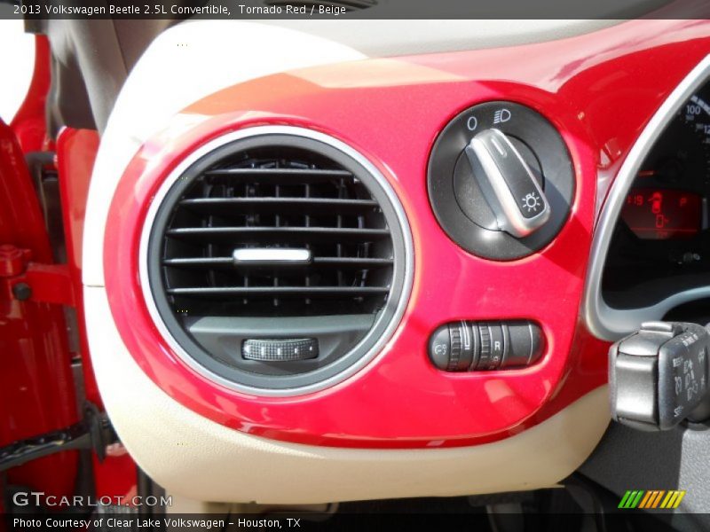 Controls of 2013 Beetle 2.5L Convertible