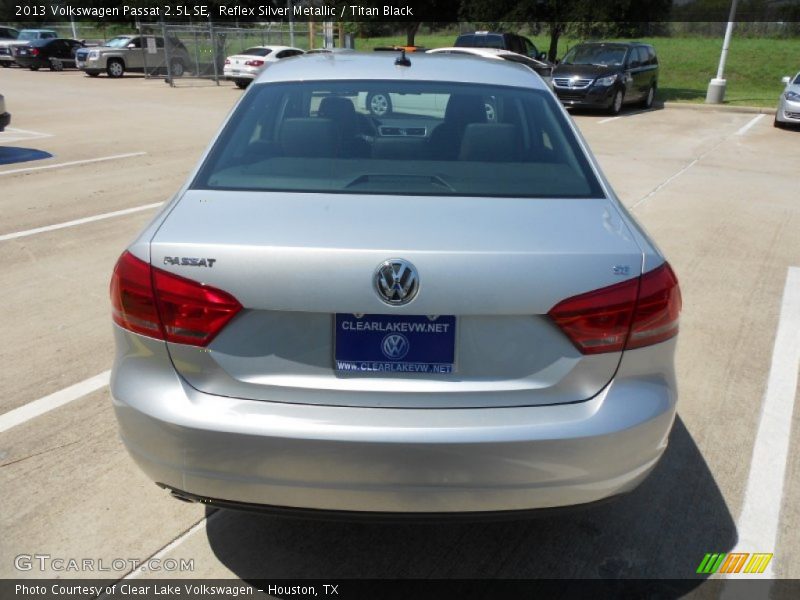 Reflex Silver Metallic / Titan Black 2013 Volkswagen Passat 2.5L SE