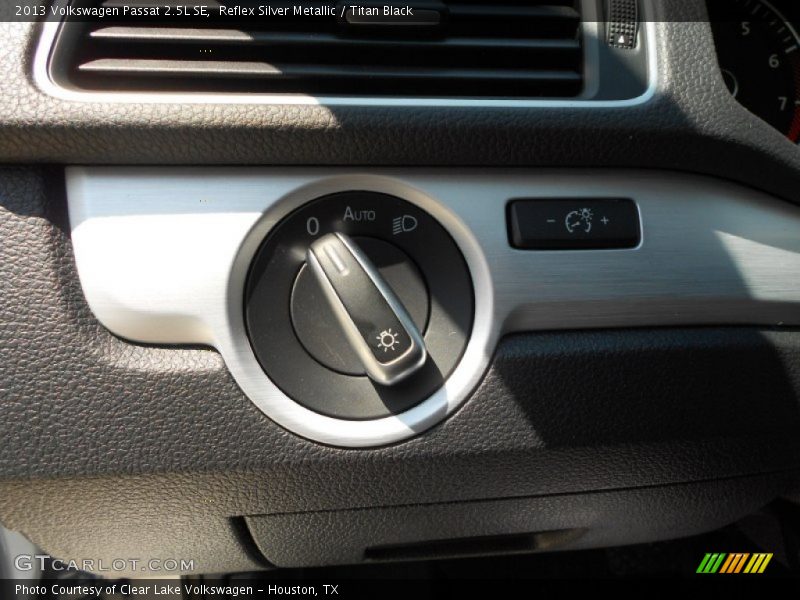 Reflex Silver Metallic / Titan Black 2013 Volkswagen Passat 2.5L SE