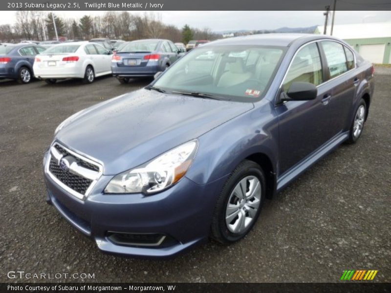 Front 3/4 View of 2013 Legacy 2.5i