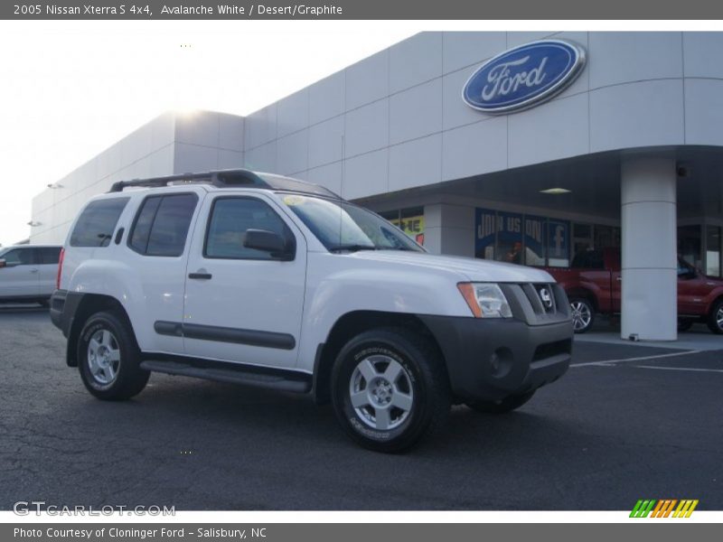 Avalanche White / Desert/Graphite 2005 Nissan Xterra S 4x4