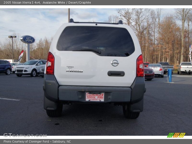 Avalanche White / Desert/Graphite 2005 Nissan Xterra S 4x4