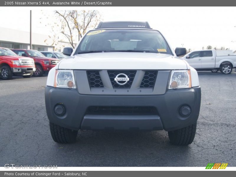 Avalanche White / Desert/Graphite 2005 Nissan Xterra S 4x4