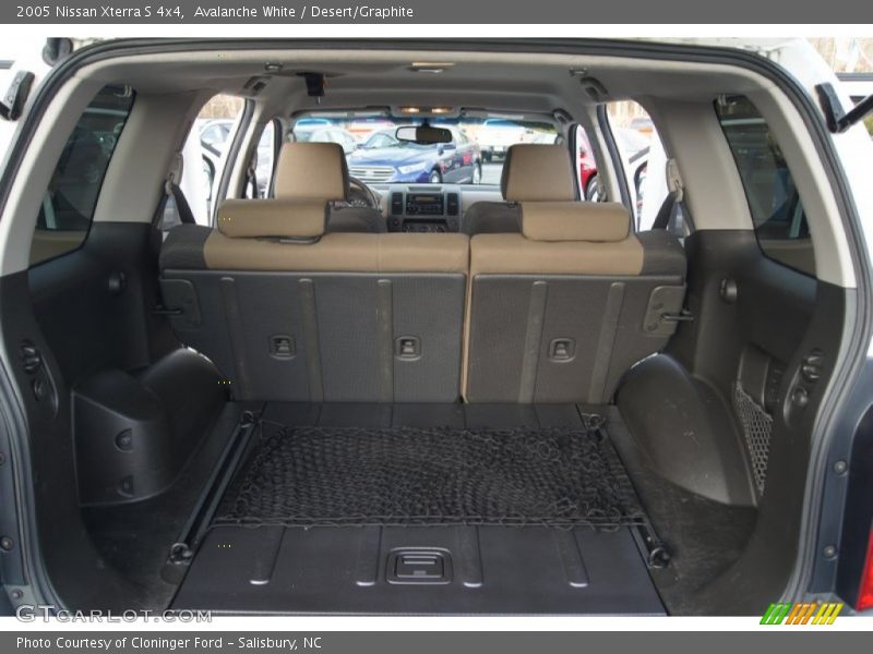  2005 Xterra S 4x4 Trunk