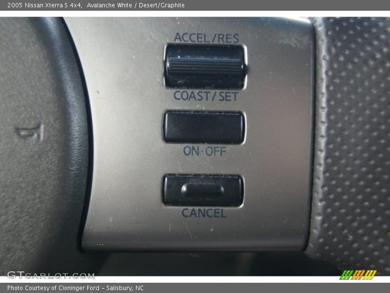 Avalanche White / Desert/Graphite 2005 Nissan Xterra S 4x4