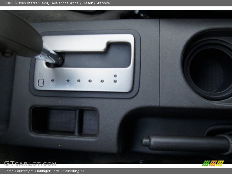 Avalanche White / Desert/Graphite 2005 Nissan Xterra S 4x4