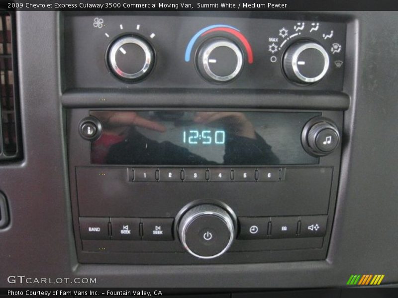 Controls of 2009 Express Cutaway 3500 Commercial Moving Van