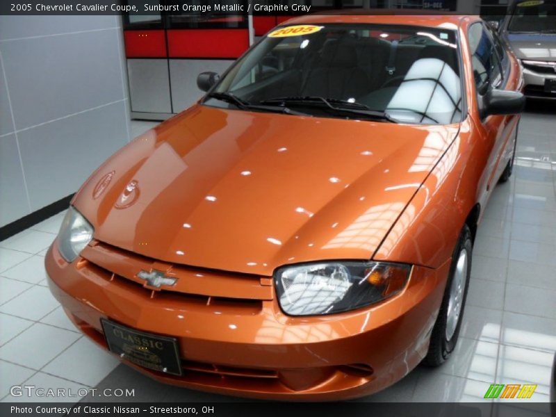 Sunburst Orange Metallic / Graphite Gray 2005 Chevrolet Cavalier Coupe