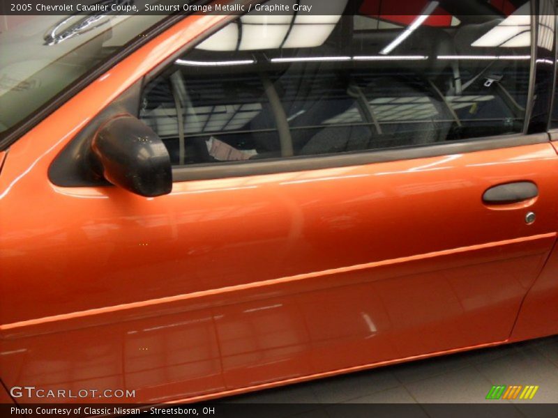 Sunburst Orange Metallic / Graphite Gray 2005 Chevrolet Cavalier Coupe