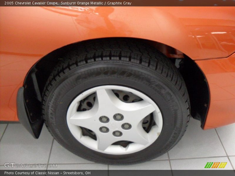 Sunburst Orange Metallic / Graphite Gray 2005 Chevrolet Cavalier Coupe