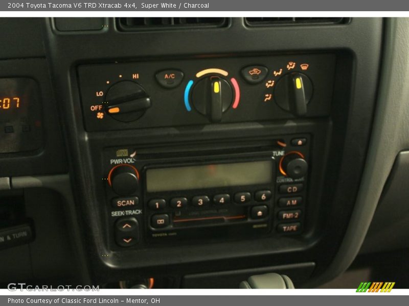 Super White / Charcoal 2004 Toyota Tacoma V6 TRD Xtracab 4x4