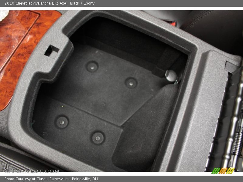 Black / Ebony 2010 Chevrolet Avalanche LTZ 4x4
