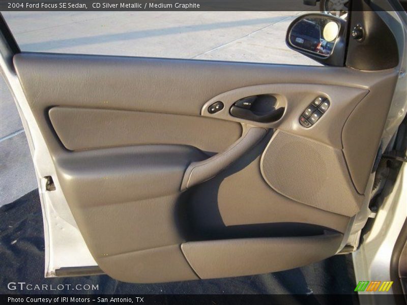 CD Silver Metallic / Medium Graphite 2004 Ford Focus SE Sedan