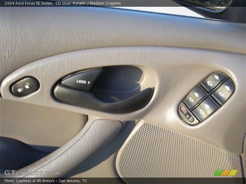 CD Silver Metallic / Medium Graphite 2004 Ford Focus SE Sedan
