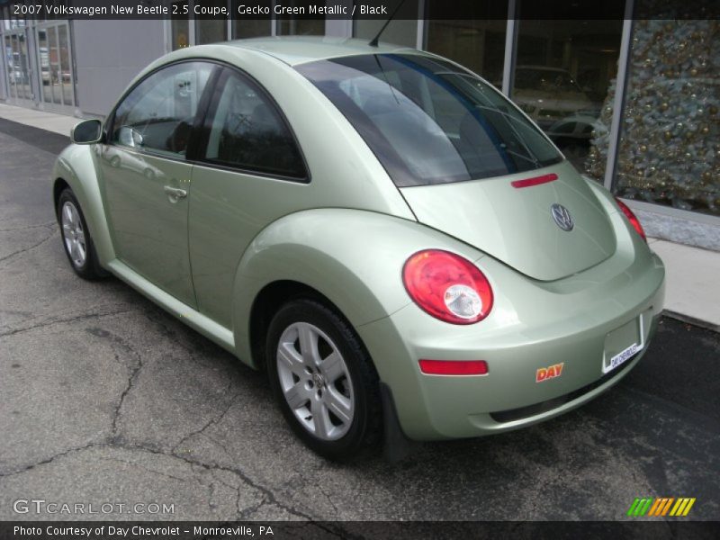 Gecko Green Metallic / Black 2007 Volkswagen New Beetle 2.5 Coupe