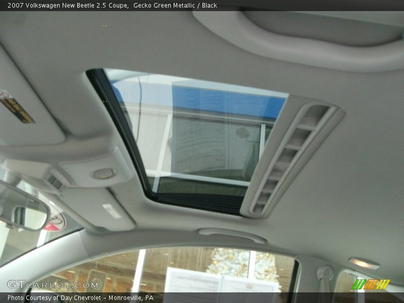 Gecko Green Metallic / Black 2007 Volkswagen New Beetle 2.5 Coupe