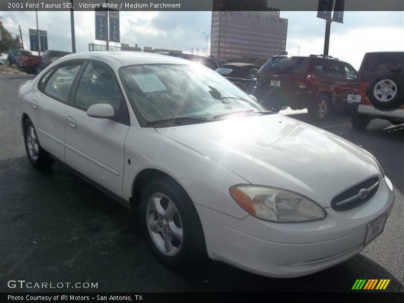 Vibrant White / Medium Parchment 2001 Ford Taurus SES