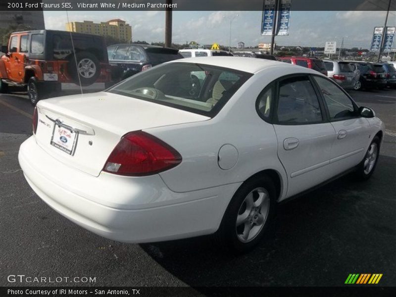 Vibrant White / Medium Parchment 2001 Ford Taurus SES