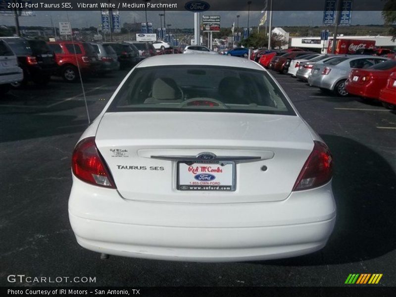 Vibrant White / Medium Parchment 2001 Ford Taurus SES