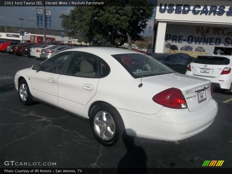 Vibrant White / Medium Parchment 2001 Ford Taurus SES