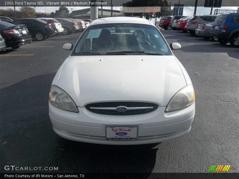 Vibrant White / Medium Parchment 2001 Ford Taurus SES