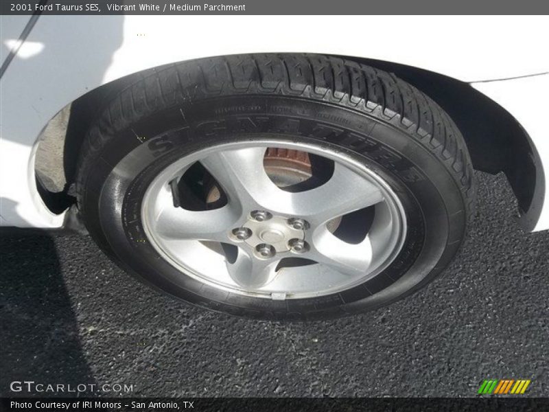 Vibrant White / Medium Parchment 2001 Ford Taurus SES