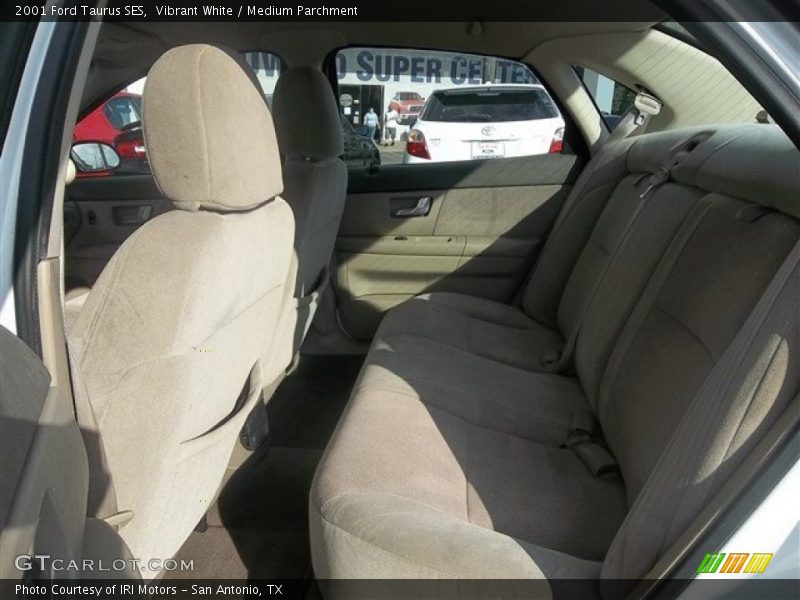 Vibrant White / Medium Parchment 2001 Ford Taurus SES