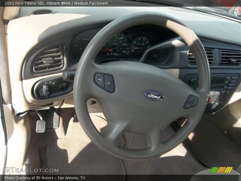 Vibrant White / Medium Parchment 2001 Ford Taurus SES