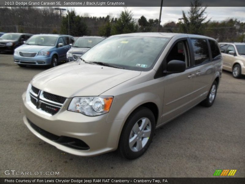 Sandstone / Black/Light Graystone 2013 Dodge Grand Caravan SE