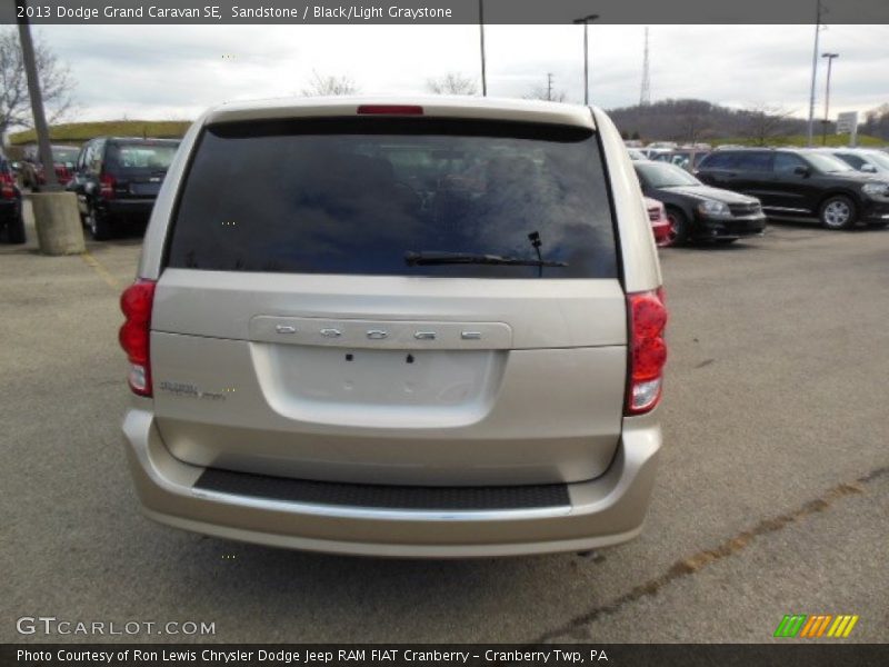 Sandstone / Black/Light Graystone 2013 Dodge Grand Caravan SE