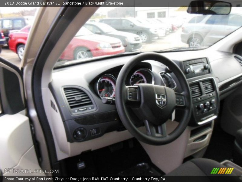 Sandstone / Black/Light Graystone 2013 Dodge Grand Caravan SE