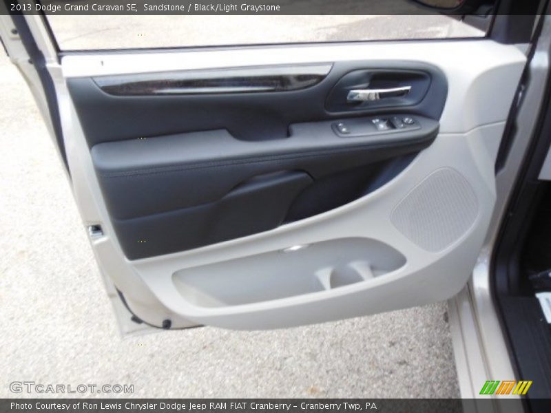 Sandstone / Black/Light Graystone 2013 Dodge Grand Caravan SE