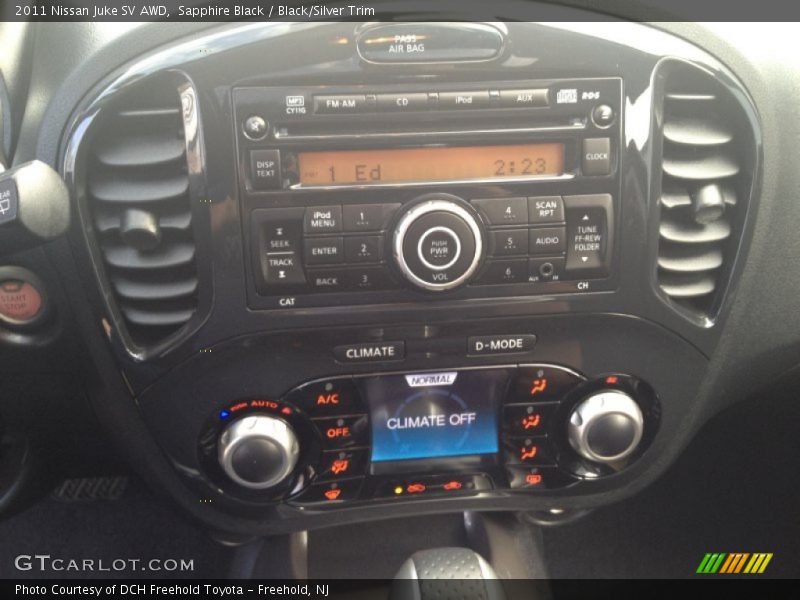 Sapphire Black / Black/Silver Trim 2011 Nissan Juke SV AWD