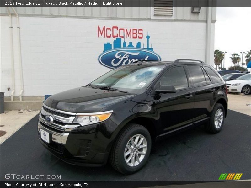 Tuxedo Black Metallic / Medium Light Stone 2013 Ford Edge SE