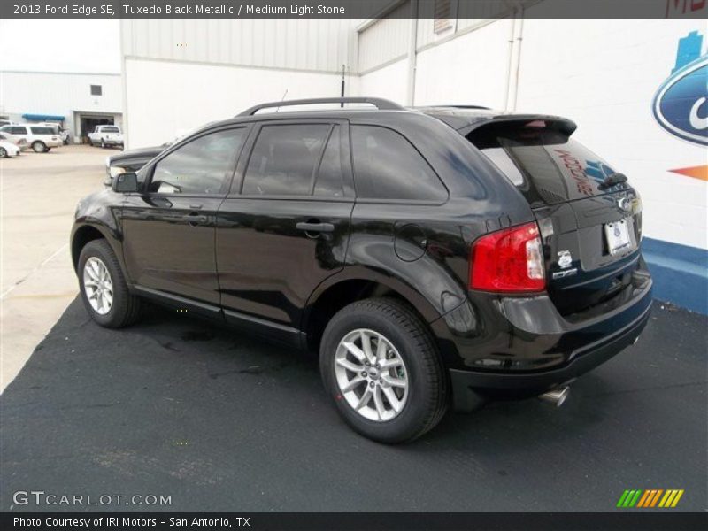 Tuxedo Black Metallic / Medium Light Stone 2013 Ford Edge SE