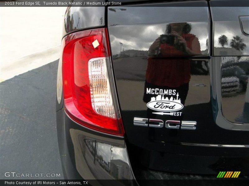 Tuxedo Black Metallic / Medium Light Stone 2013 Ford Edge SE