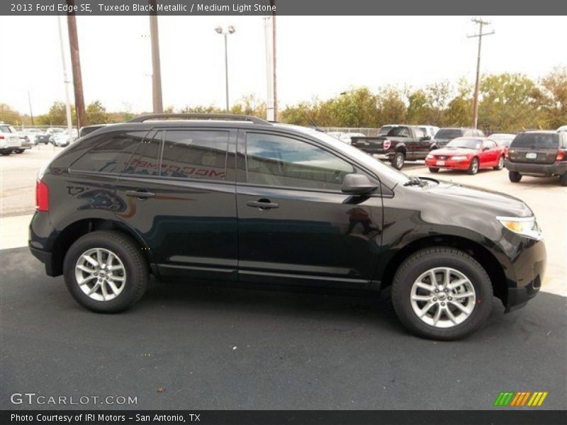 Tuxedo Black Metallic / Medium Light Stone 2013 Ford Edge SE