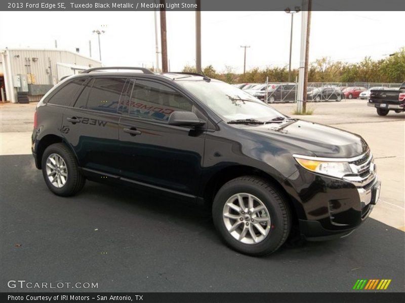Tuxedo Black Metallic / Medium Light Stone 2013 Ford Edge SE