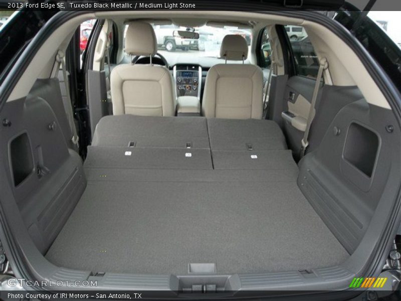 Tuxedo Black Metallic / Medium Light Stone 2013 Ford Edge SE
