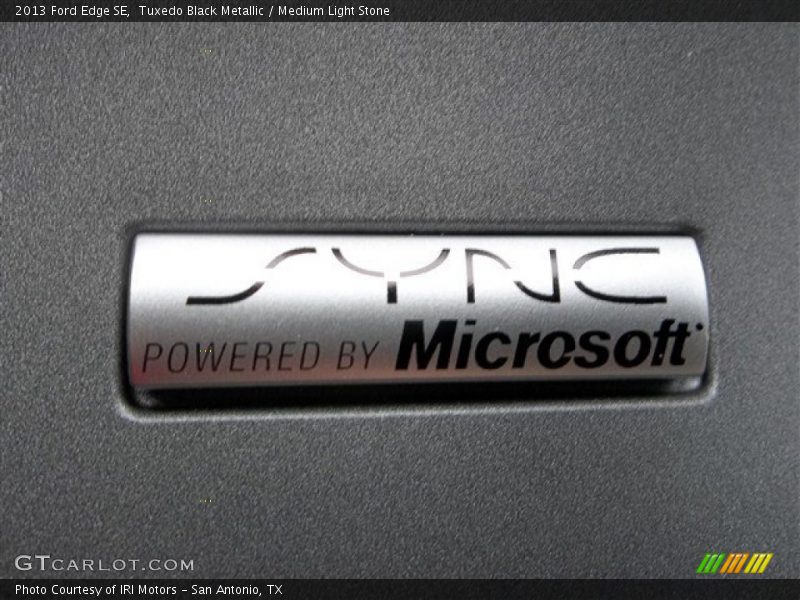 Tuxedo Black Metallic / Medium Light Stone 2013 Ford Edge SE