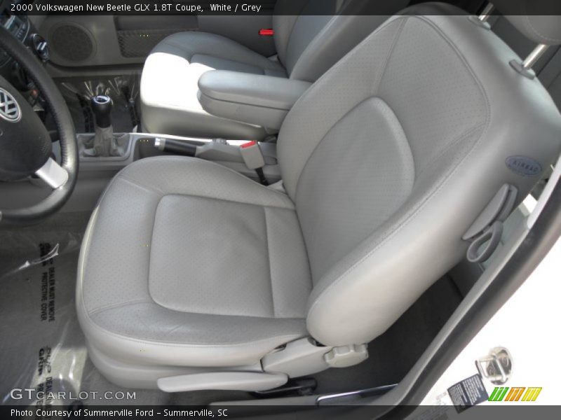White / Grey 2000 Volkswagen New Beetle GLX 1.8T Coupe