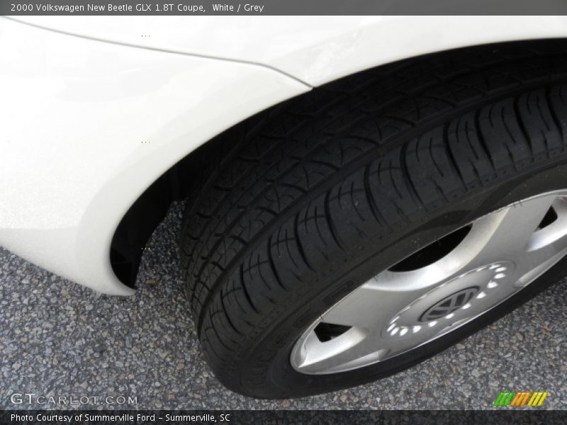 White / Grey 2000 Volkswagen New Beetle GLX 1.8T Coupe