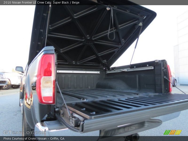Super Black / Beige 2010 Nissan Frontier LE Crew Cab