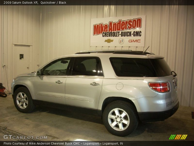 Quicksilver / Black 2009 Saturn Outlook XR