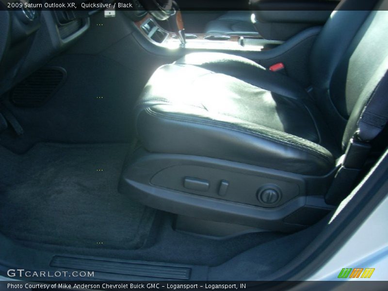 Quicksilver / Black 2009 Saturn Outlook XR